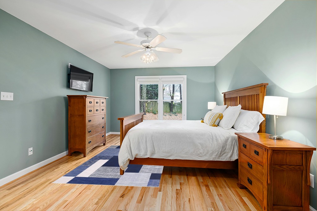 RUGSREAL Contemporary Area Rug in Teal and Orange Wood Bedroom