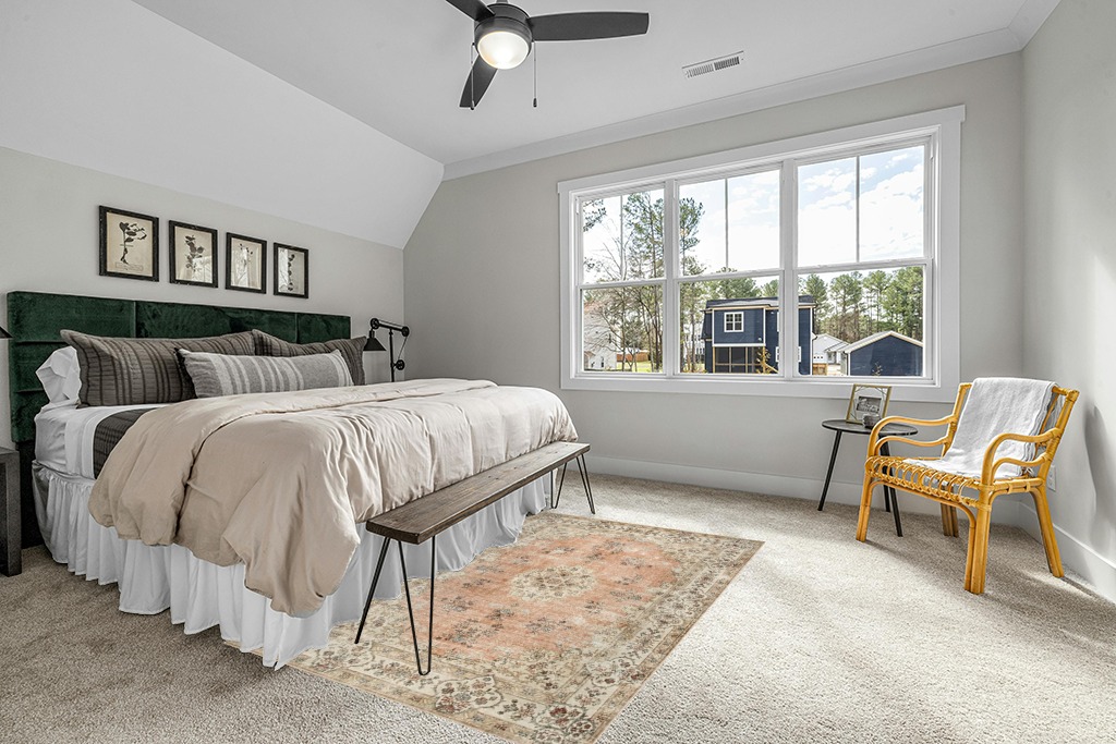 nuLOOM Ren Vintage Floral Machine Washable Area Rug in Grey Traditional Bedroom with King Bed
