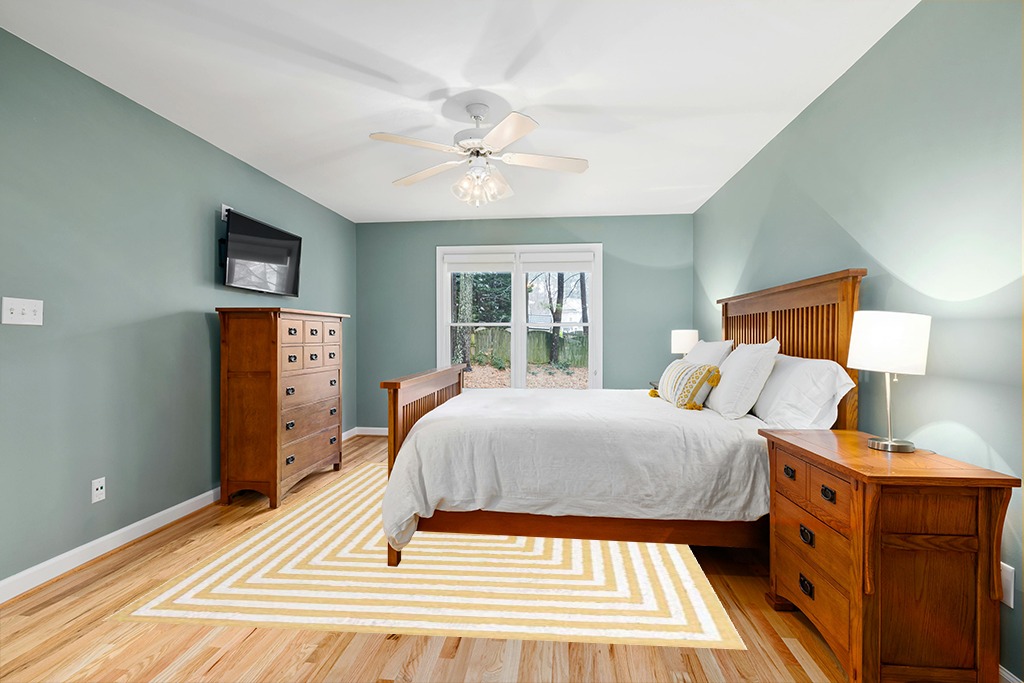 Unique Loom Casa Collection Area Rug - Toluca (8' 3" x 10' Rectangle, Yellow/ Ivory) in Teal and Orange Wood Bedroom