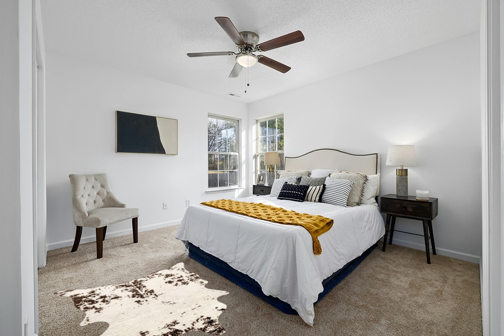 nuLOOM Marcia Machine Washable Faux Cowhide Accent Rug, 3' 10" x 5', Brown in White and Yellow Modern Bedroom