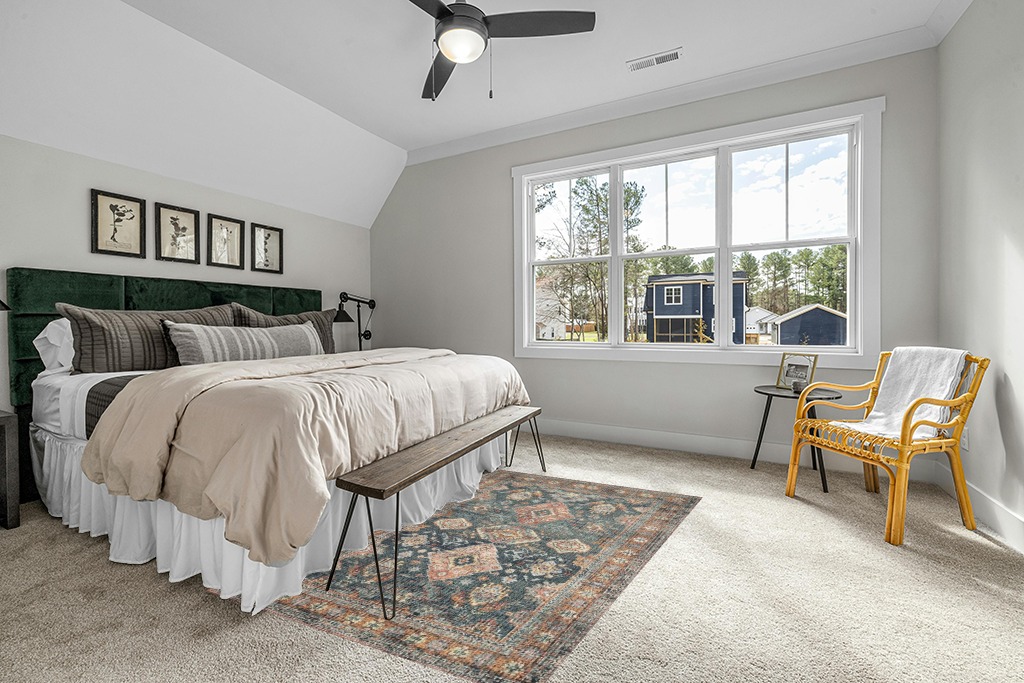 Loloi II Skye Collection SKY-10 SEA / RUST, Traditional 5'-0" x 7'-6" Area Rug in Grey Traditional Bedroom with King Bed