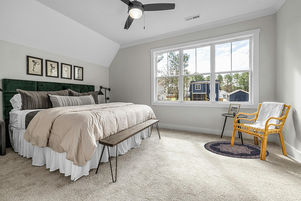 Unique Loom Outdoor Traditional Collection Area Rug - Antique (4' 1" Round, Charcoal Gray/ Natural) in Grey Traditional Bedroom with King Bed
