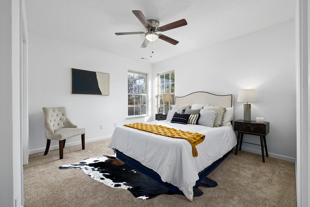 bonanza leathers Genuine Cowhide Rug Dark Tricolor Size S/L/XL 5X6/6X7/7X8 FT (XL) in White and Yellow Modern Bedroom
