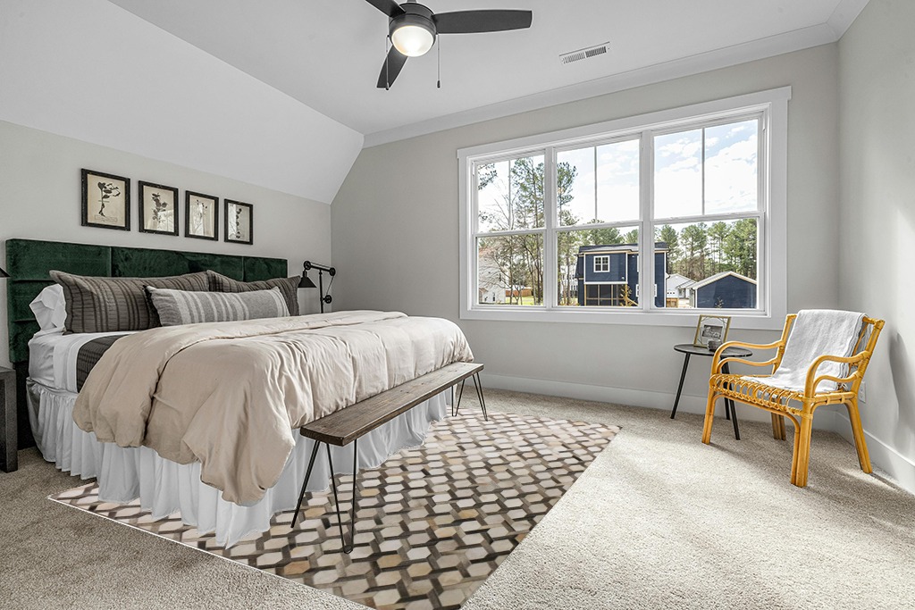 Blackamoor Leather Hide Patchwork Area Rug Handmade Cowhide Contemporary Grey Style (6'x9' ft) in Grey Traditional Bedroom with King Bed
